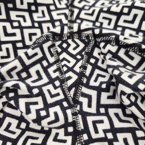 Lucy PowerMax Hatha Collection Black & White Crop Workout Capri Leggings XS - Picture 8 of 11